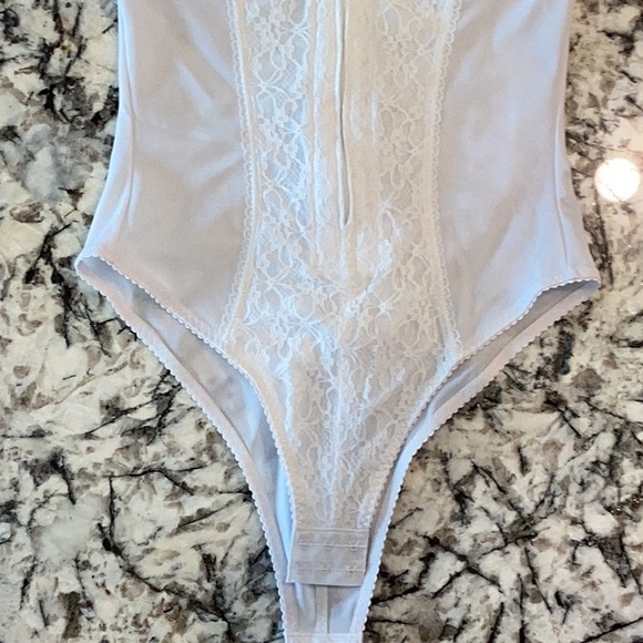 Pink Petals Control Shaper (Girdle) White, 30C,  Adjustable Straps - Picture 11 of 12